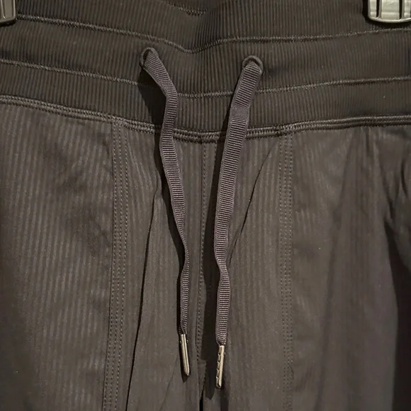 Lululemon Athletica Black Joggers Rare Find Size 4 New with Tags Amazing Deal - Picture 3 of 12